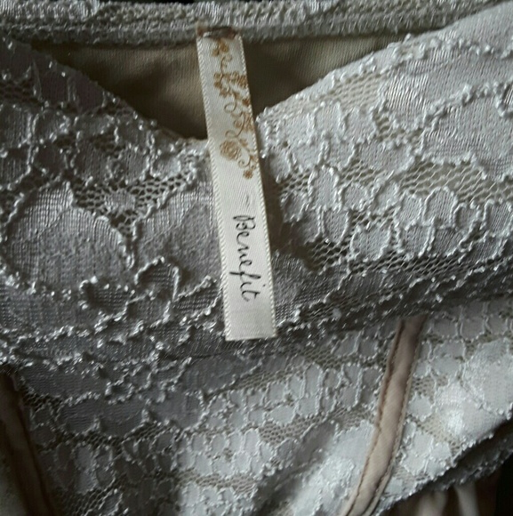 Biege and white Benefit dress - Picture 2 of 4